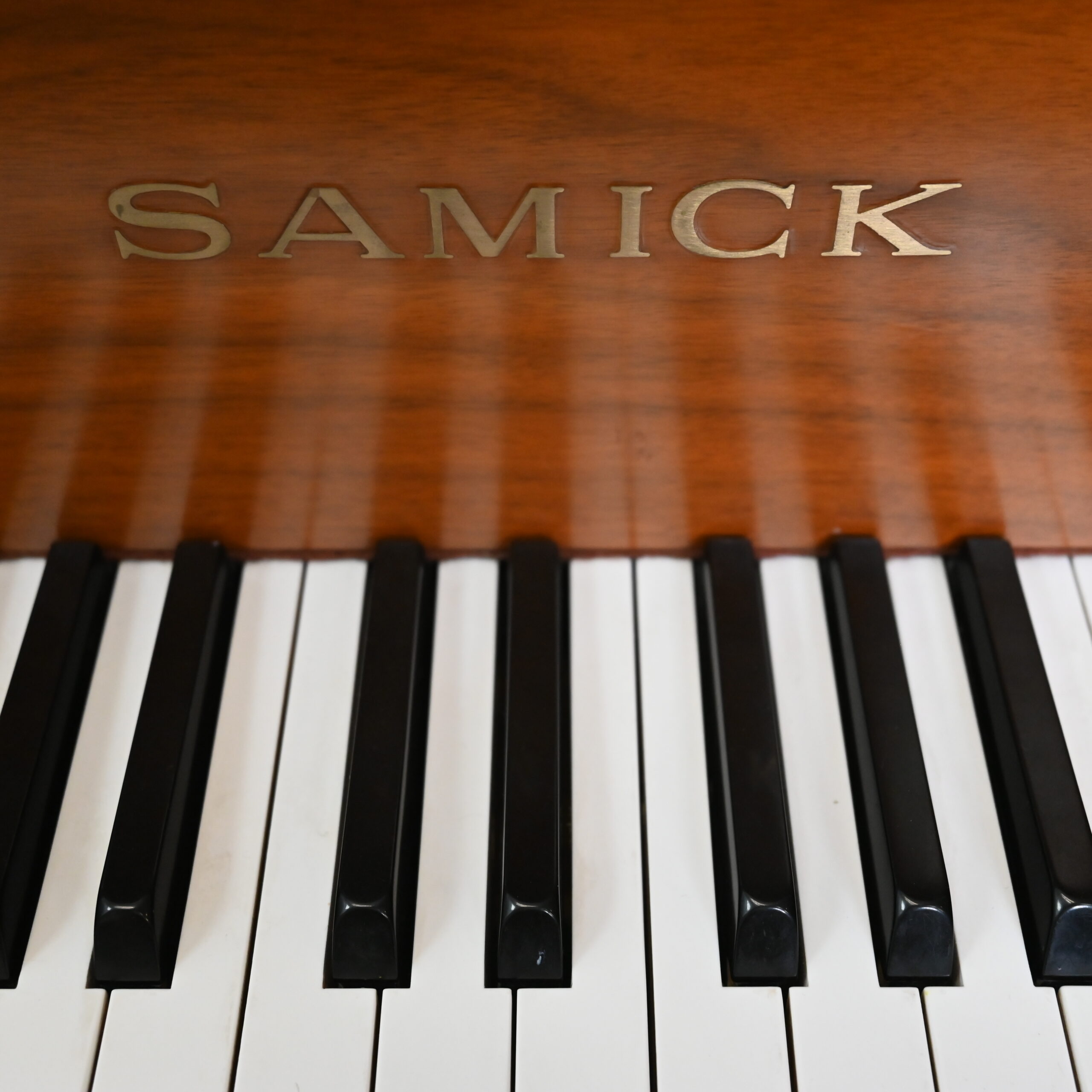 1993 Samick SG-140AF Baby Grand Piano - Image 2